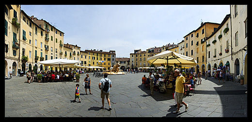Piazza del Anfiteatro Lucca